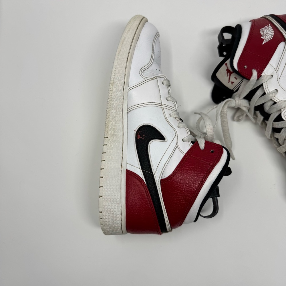 Size 6.5 Youth Nike Air Jordan 1 Mid white Chicago 554725-116 - Picture 9 of 14